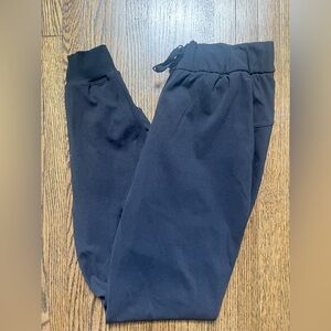 Lululemon Women’s Black Mid-Rise Joggers w/ Drawstring
